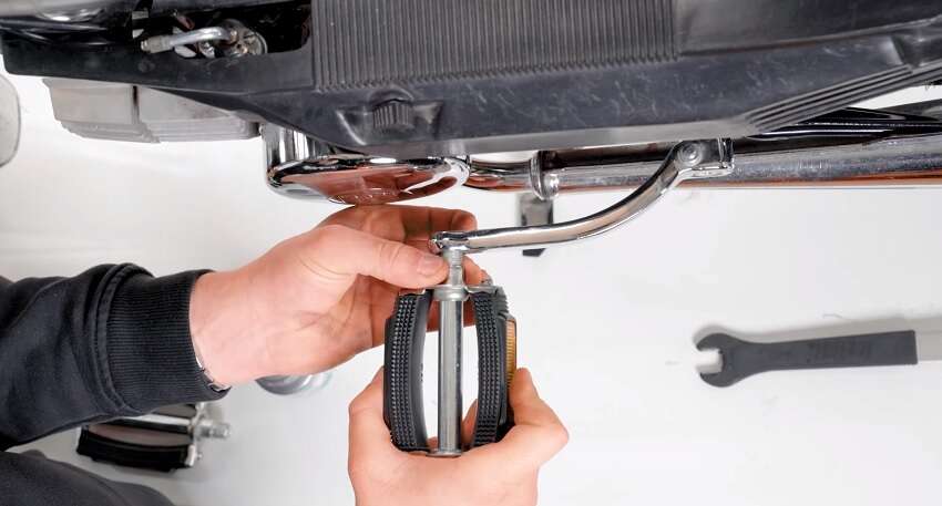 Pedale und Pedalarm an deinem Mofa wechseln Pedale und Pedalarm an deinem Mofa wechseln