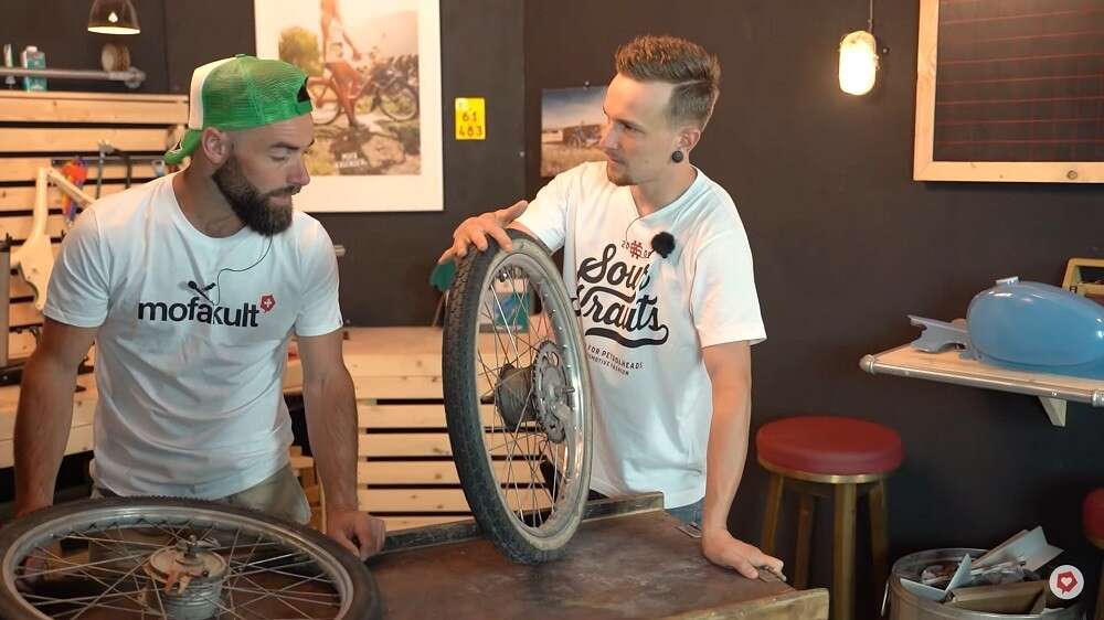 Die Profiltiefe sollte den Fahrgewohnheiten angepasst sein - strenggenommen gibt es hier keine Vorschriften Die Profiltiefe sollte den Fahrgewohnheiten angepasst sein - strenggenommen gibt es hier keine Vorschriften