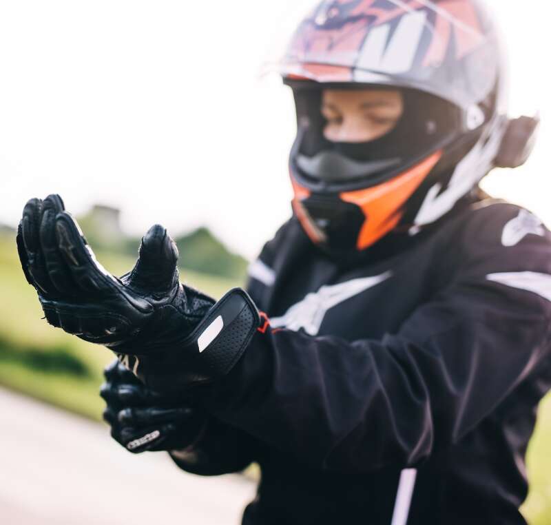 Töffli Handschuhe sollte man vor dem Kauf anprobieren Töffli Handschuhe sollte man vor dem Kauf anprobieren