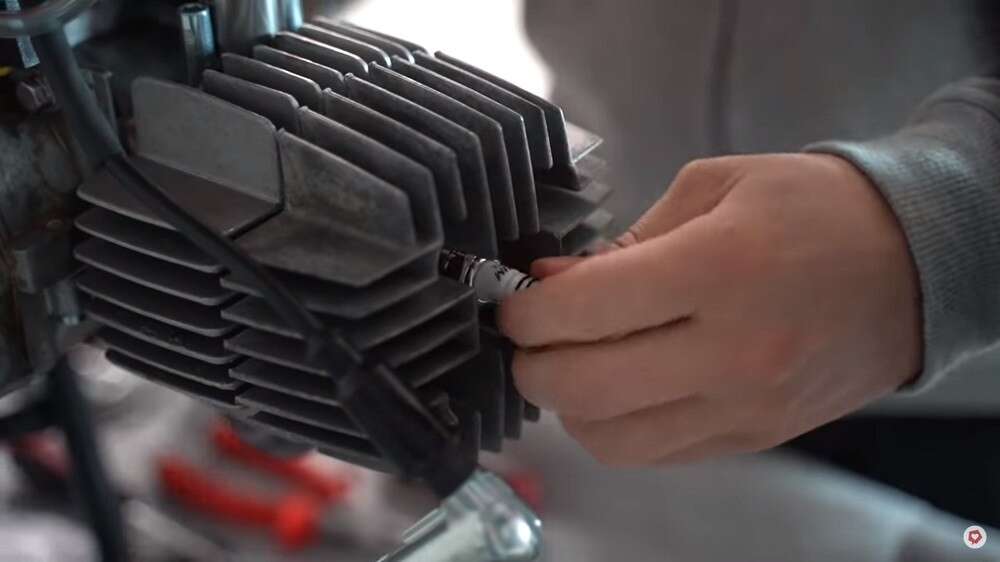 Zündkerze NGK B6HS Zündkerze NGK B6HS