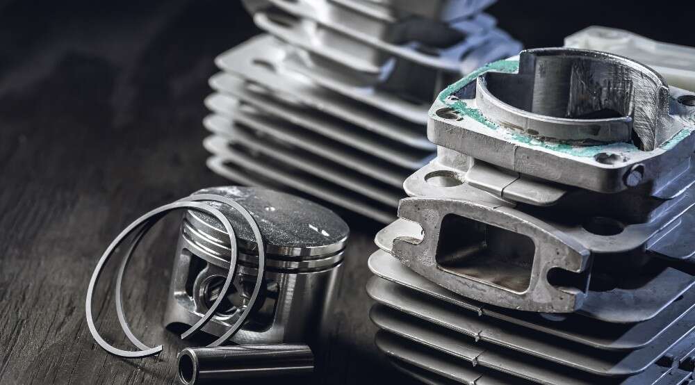 Zylinder und Kolben müssen perfekt zusammenarbeiten - allzu schnell können grosse Probleme entstehen Zylinder und Kolben müssen perfekt zusammenarbeiten - allzu schnell können grosse Probleme entstehen