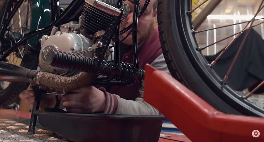 Das Getriebeöl sollte regelmässig gewechselt werden - ca. alle 5.000 Kilometer Das Getriebeöl sollte regelmässig gewechselt werden - ca. alle 5.000 Kilometer