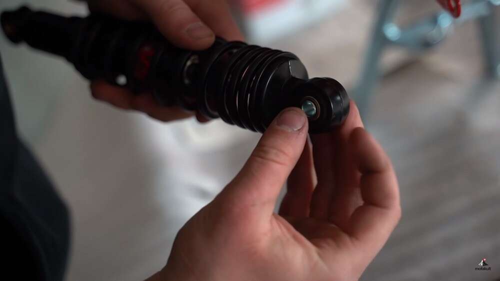 Stossdämpfer ersetzen Stossdämpfer ersetzen