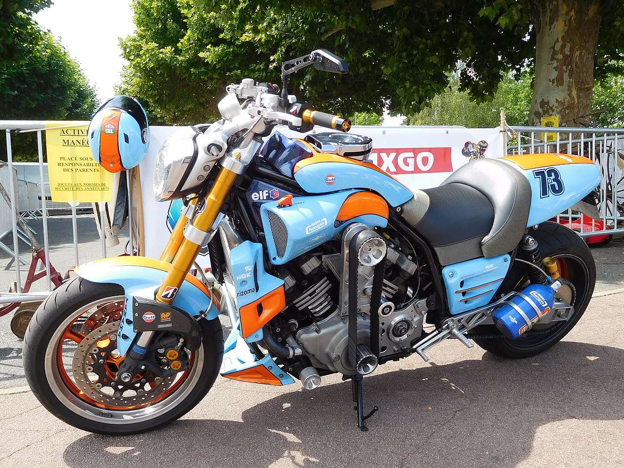 1280px-Yamaha_VMAX_-_supercharged_1_bis 1280px-Yamaha_VMAX_-_supercharged_1_bis