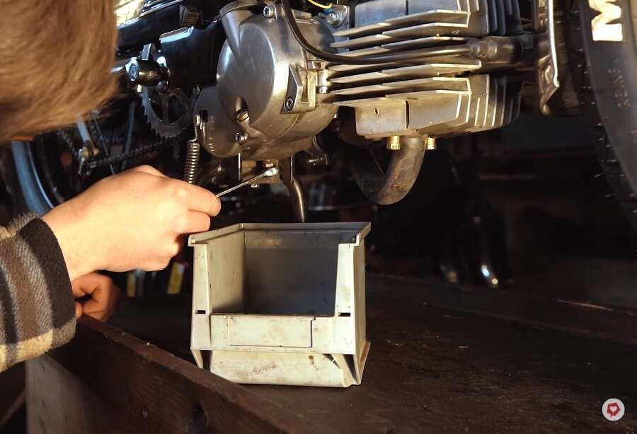 swiing® revival M8x12 Ölablassschraube & Kupferring | Puch E50, Z50 swiing® revival M8x12 Ölablassschraube & Kupferring | Puch E50, Z50