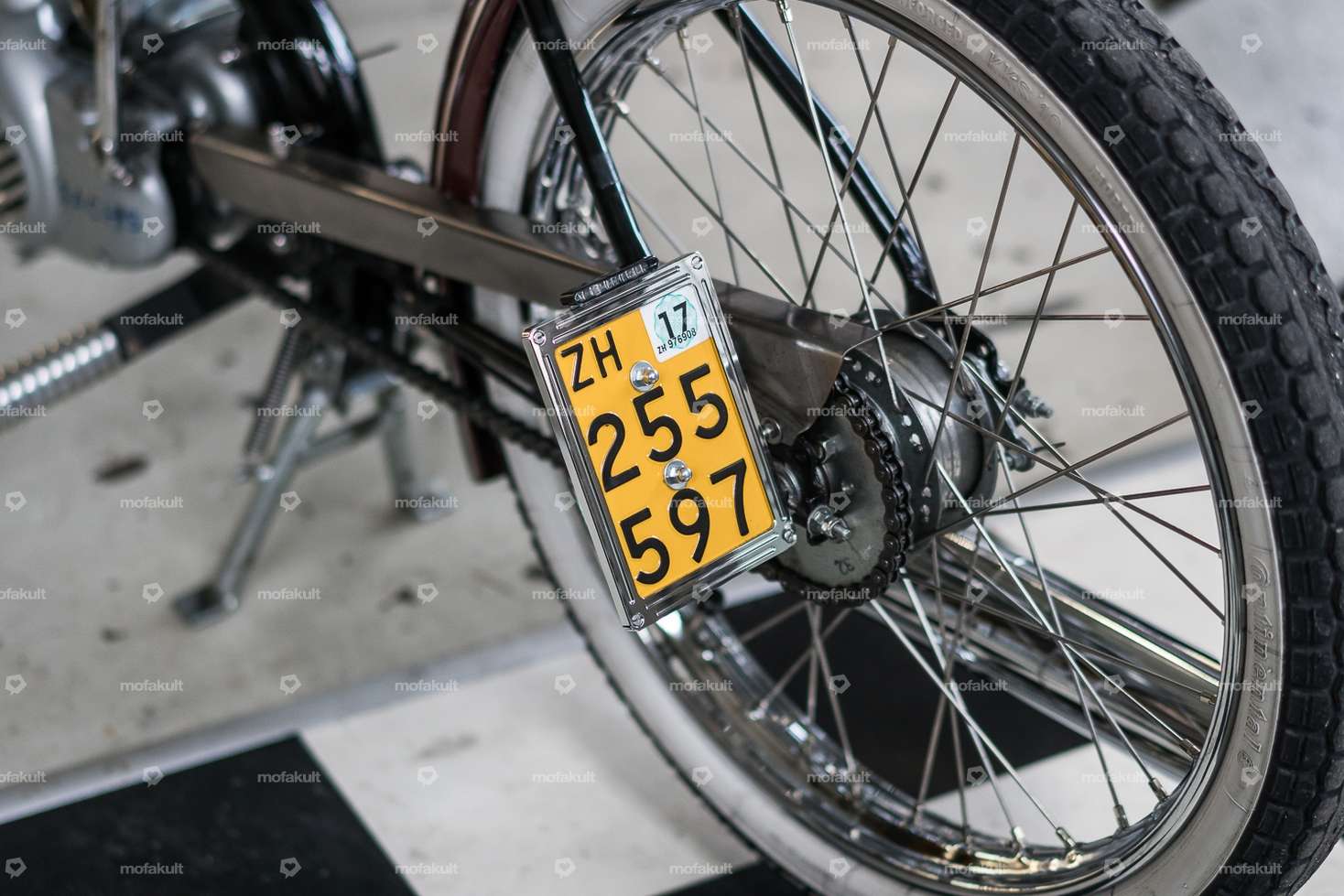 66HEROES Nummernschildhalter seitlich inkl. Aufnahmezapfen Inox (CH-Version) Carousel Image 4